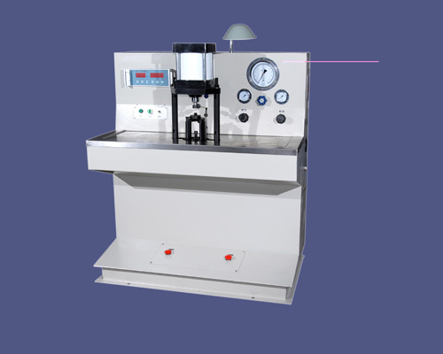 Constant pressure delivery valve test bench